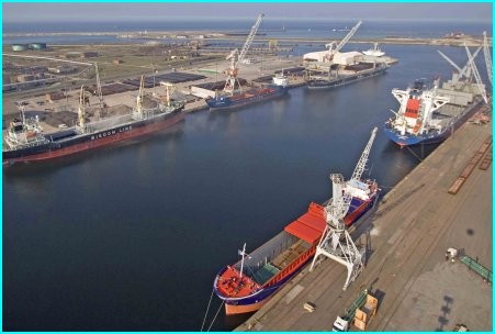 Installations portuaires à Dunkerque (France)