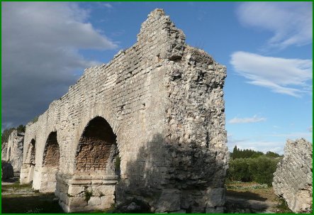 L'aqueduc de Fontvieille (France)