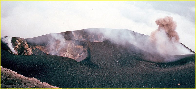 Le Stromboli, île volcanique d'Italie